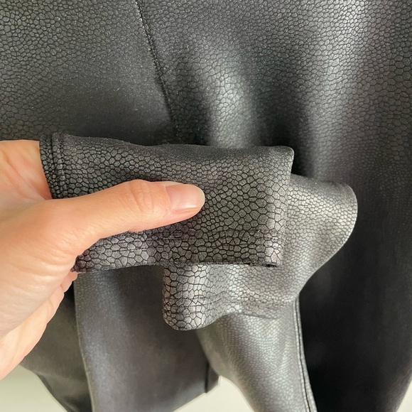 Spanx Faux Leather Black Snake Skin Leggings - Size Medium - Picture 15 of 16
